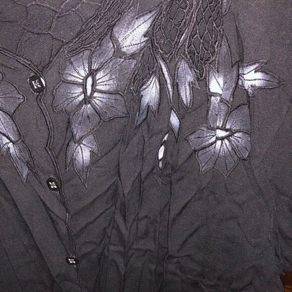 Black and white floral crochet button down blouse - Picture 3 of 3